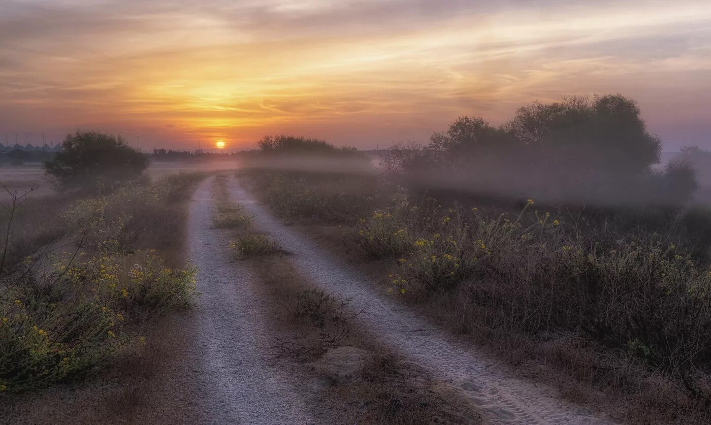 Село никуда. Дорога в тумане. Проселочная дорога. Ночная Проселочная дорога. Проселочная дорога туман.