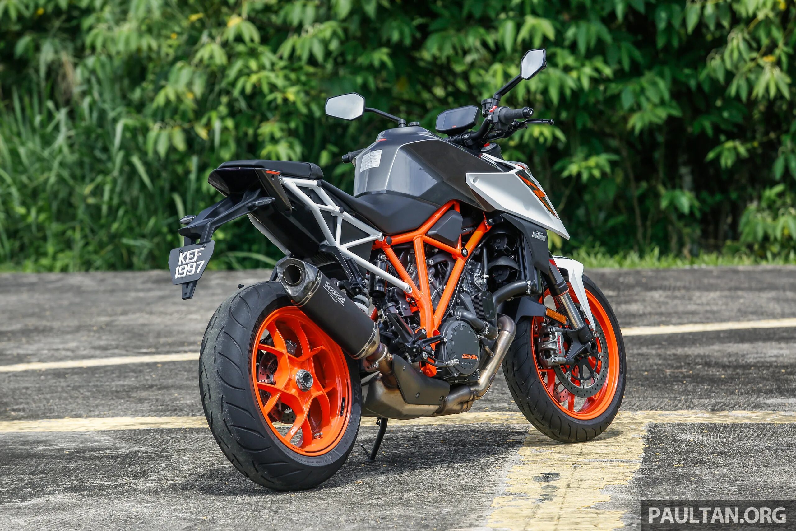 Ktm super duke r. Ktm 1290 super duke r. ktm super duke 1290. ktm 1290 super duke r 2017. ктм супер дюк 1290 0-300.