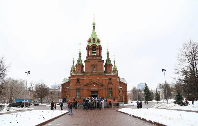 Алое поле 2. Храм на алом поле в Челябинске сейчас. Памятник Александру 2 в Челябинске на алом поле.