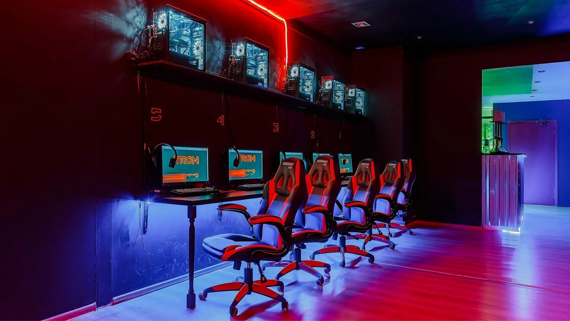 Дизайн игрового клуба. Cyberx киберклуб красноярск. Компьютерный клуб. Игровой клуб фон. Самые красивые компьютерные клубы.