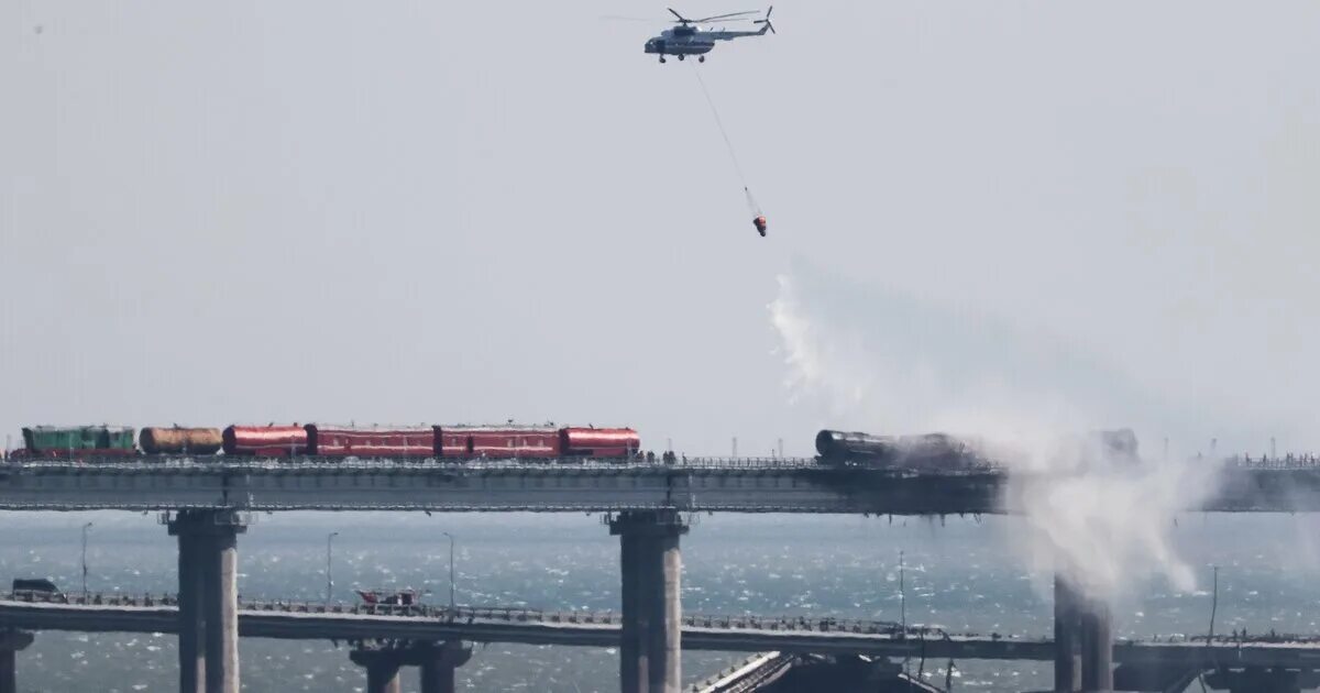 Нападения на мост. Крымский мост взорвали 2022. Взрыв Крымского моста 2022 8 октября. Крымский мост 8 октября 2022. Крымский мост взорвали 2022 Украина.