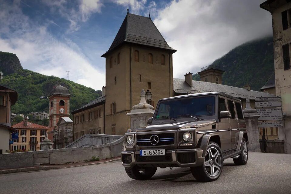 Про мерсе. Mercedes g63 AMG. Mercedes g63 AMG 1979. G63 AMG В Сочи. Красивый дом и Гелендваген.