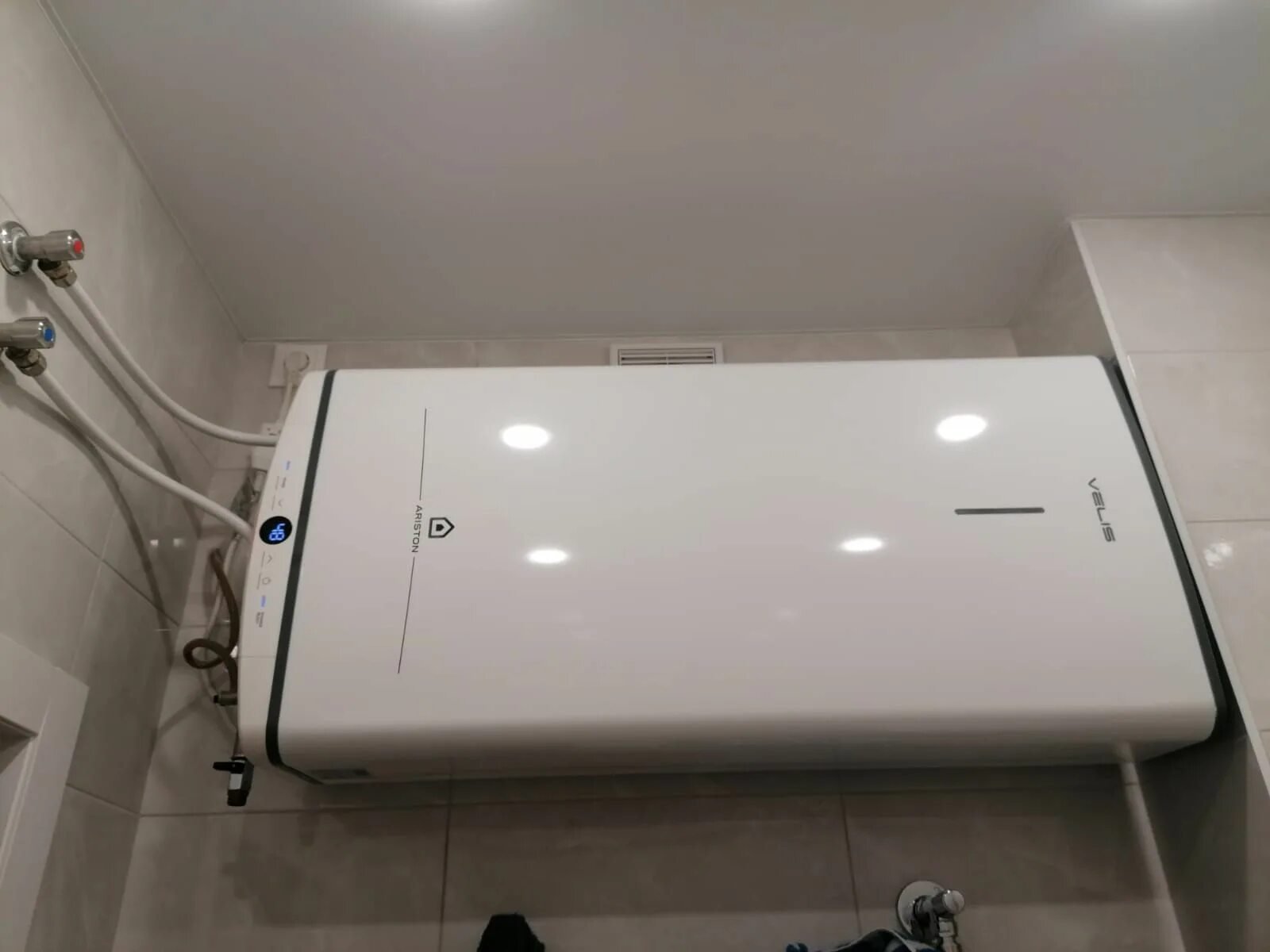 Ariston velis inox pw 100. Водонагреватель Ariston Velis Tech pw Abse 80. Ariston Velis Tech pw Abse 50, 2,5 КВТ. Водонагреватель Ariston Velis Tech inox pw Abse 50. Водонагреватель накопительный Ariston Velis Tech inox pw Abse 80.