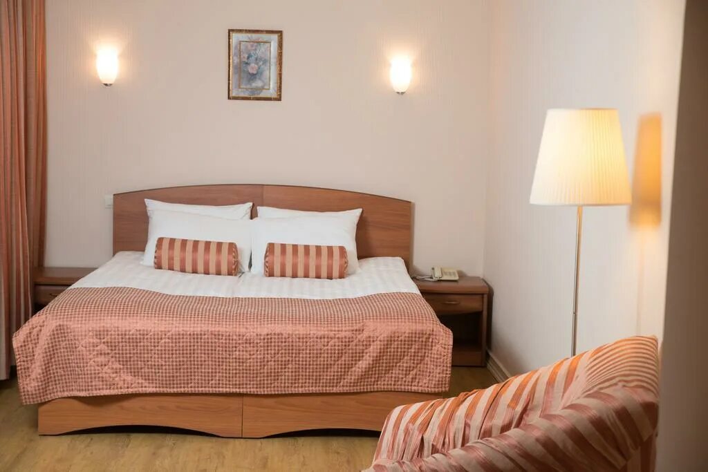 Гостиница красный луч. Отель луч м4 дон. Гостиница луч москва перово. Отель луч м4 дон. Парк отель лучи.