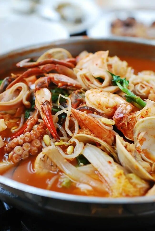 Корейский чанджанмен. Корейская кухня. Блюда с морепродуктами. Китайские блюда.