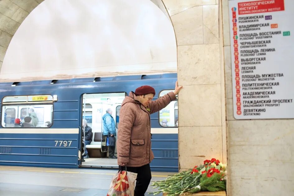 Питер 2017 год метро. Петербургский метрополитен Технологический институт. Теракт в Петербургском метрополитене. Санкт Петербург 2017 метро.