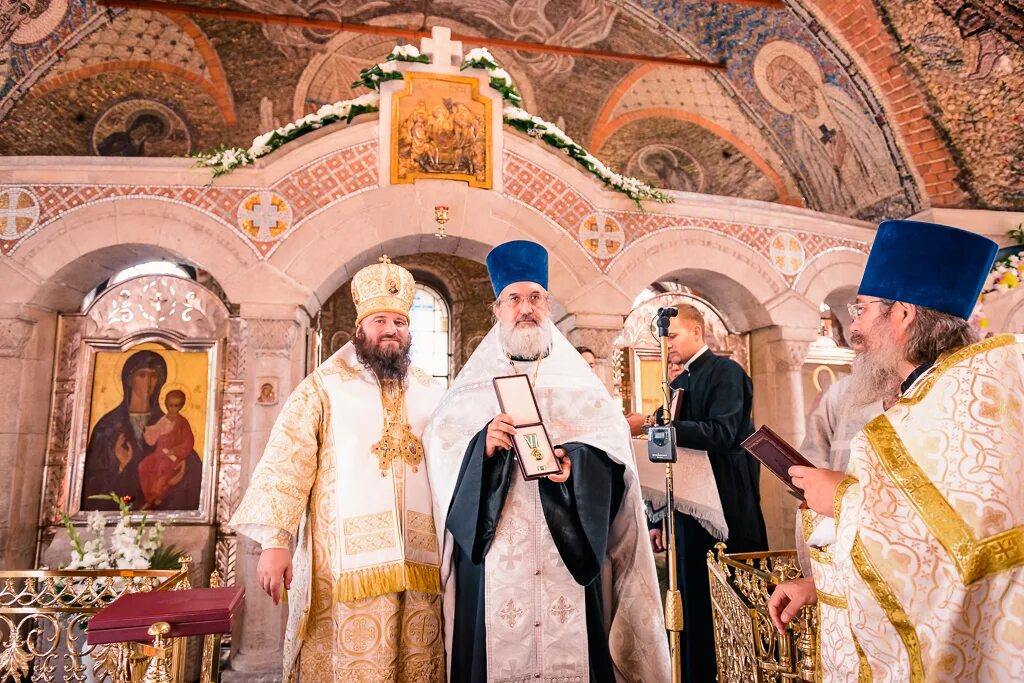 Храм тушино расписание. Церковь преображения господня в тушино. духовенство храма преображения в тушино.