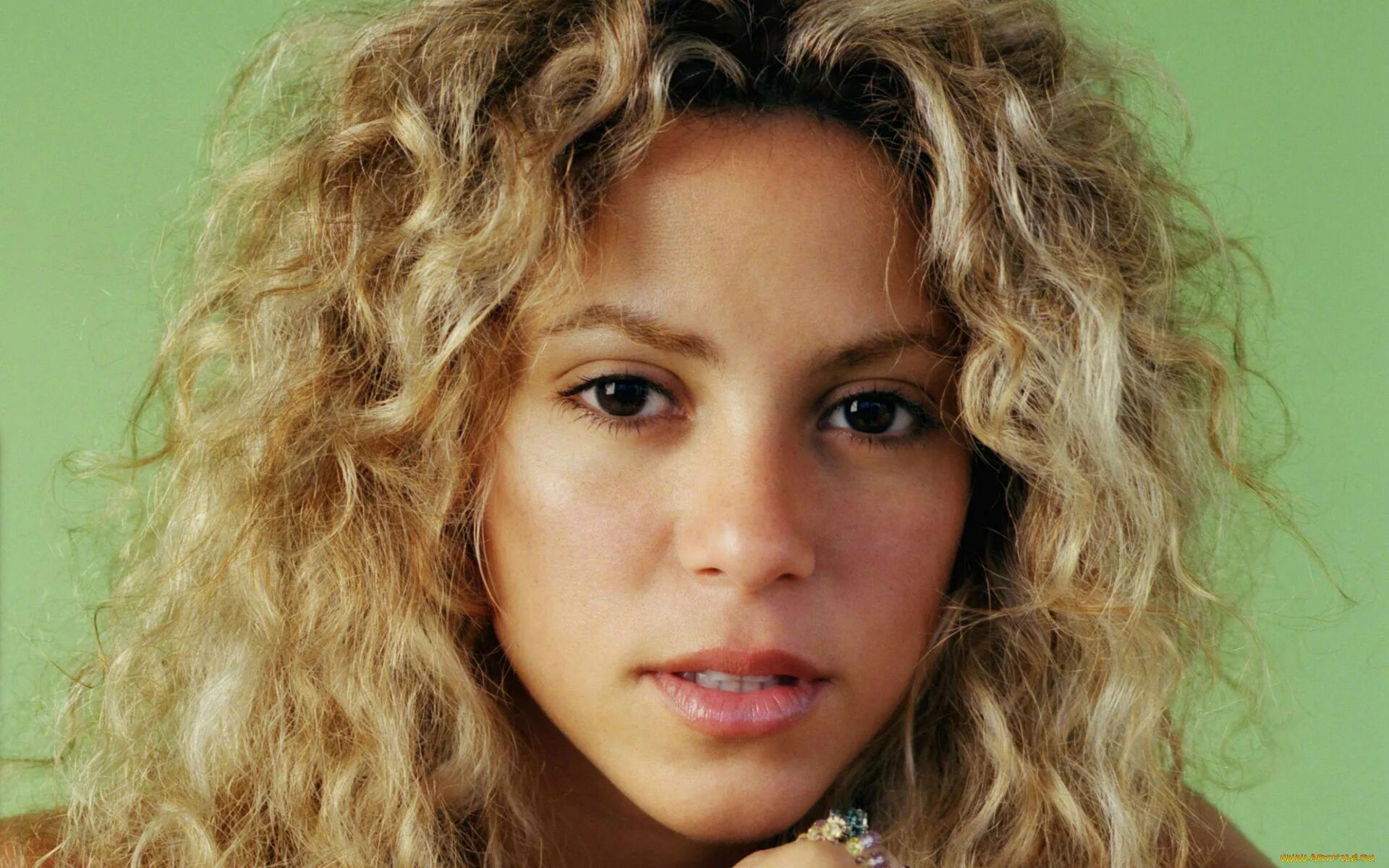 Shakira album. Shakira 1995. Shakira Isabel Mebarak Ripoll.