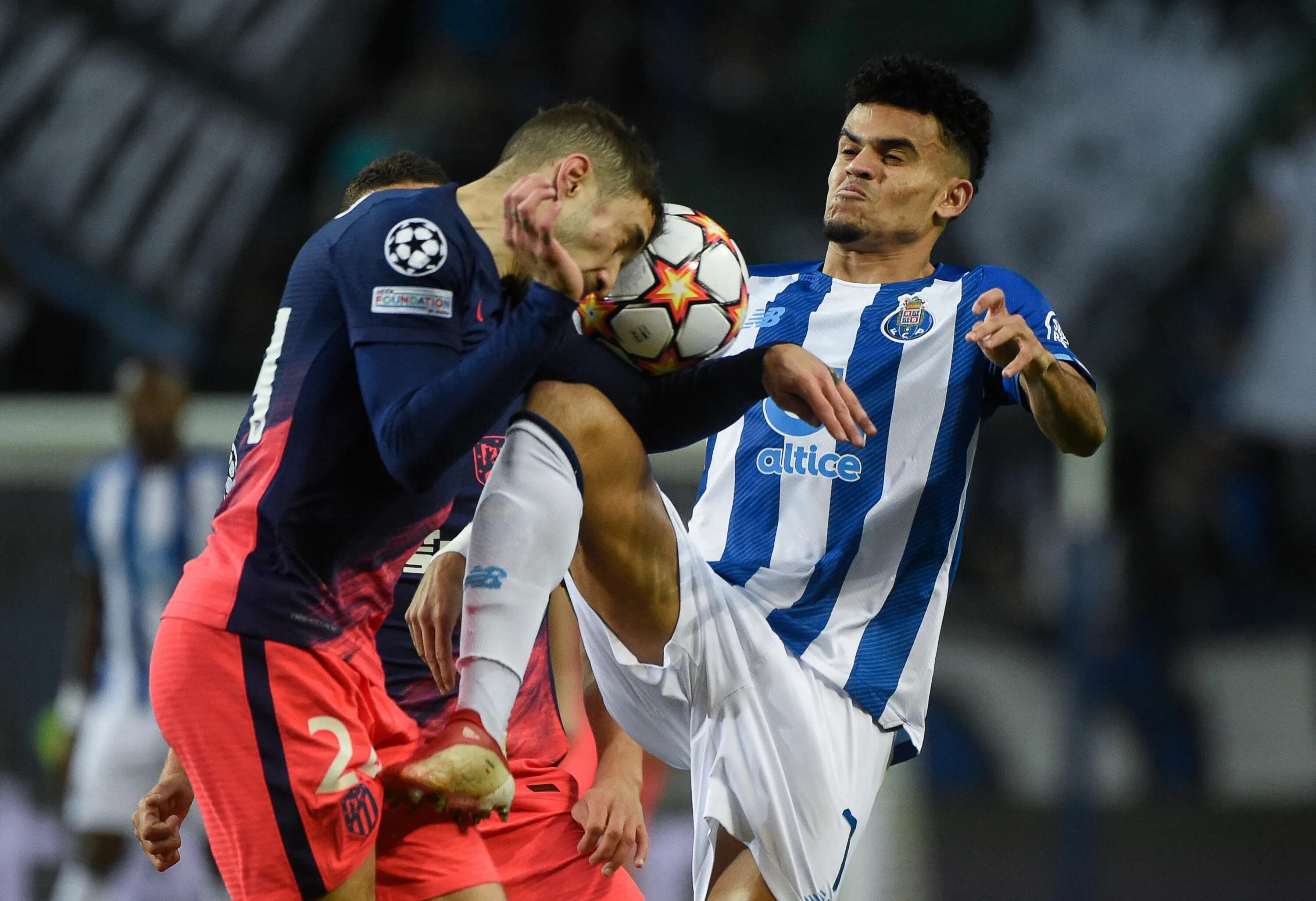 Час против нова. Врсалько Атлетико Мадрид. Шиме Врсалько футболист. Sime Vrsaljko Atletico. Порту Атлетико счет.