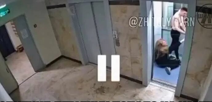 В Подъезде Видео
