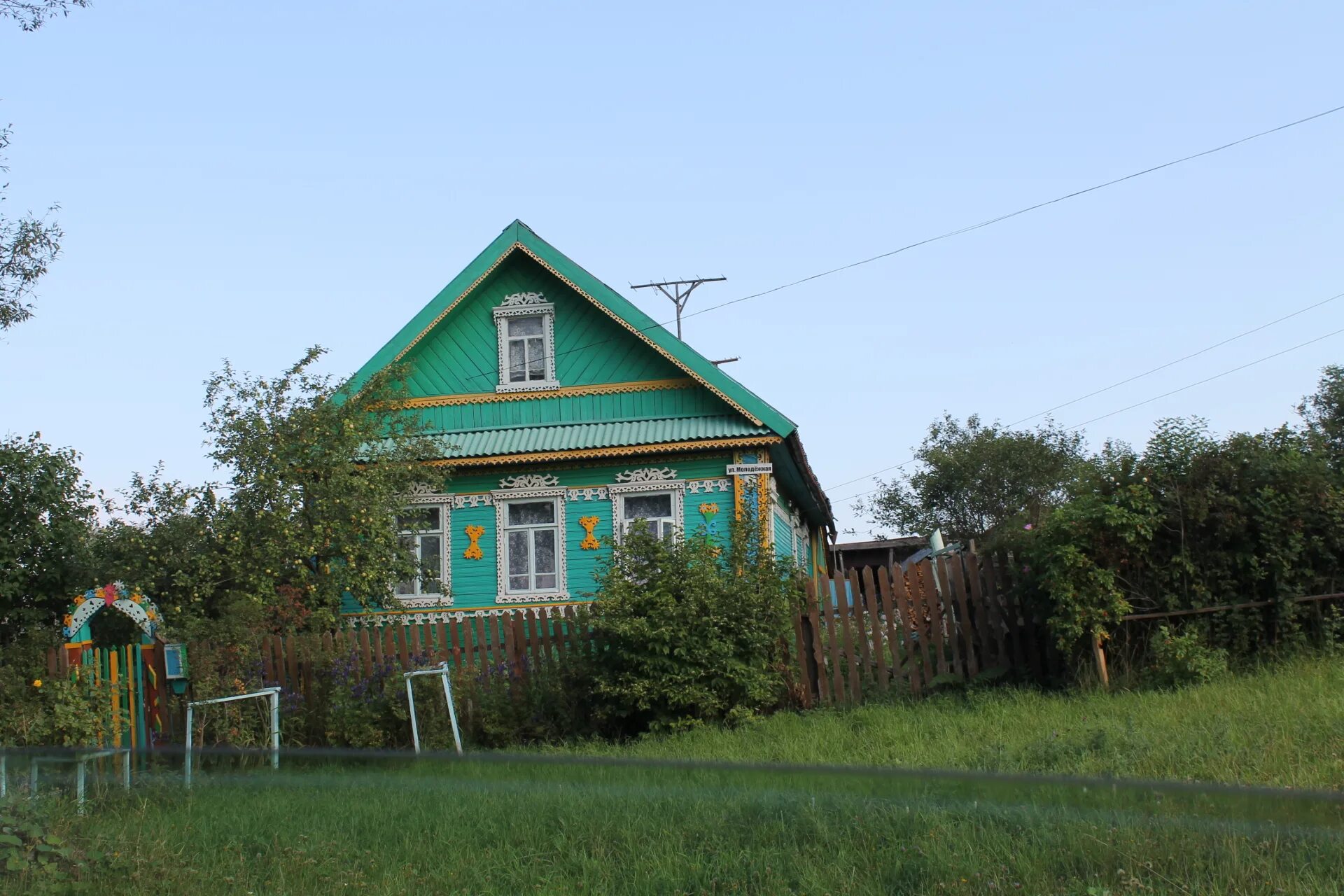 Погода в угловке новгородской области на 10. Школа поселка Угловка. Пгт Угловка Новгородская область. Поселок Угловка Новгородской области школа. Угловка посёлки городского типа Новгородской области.