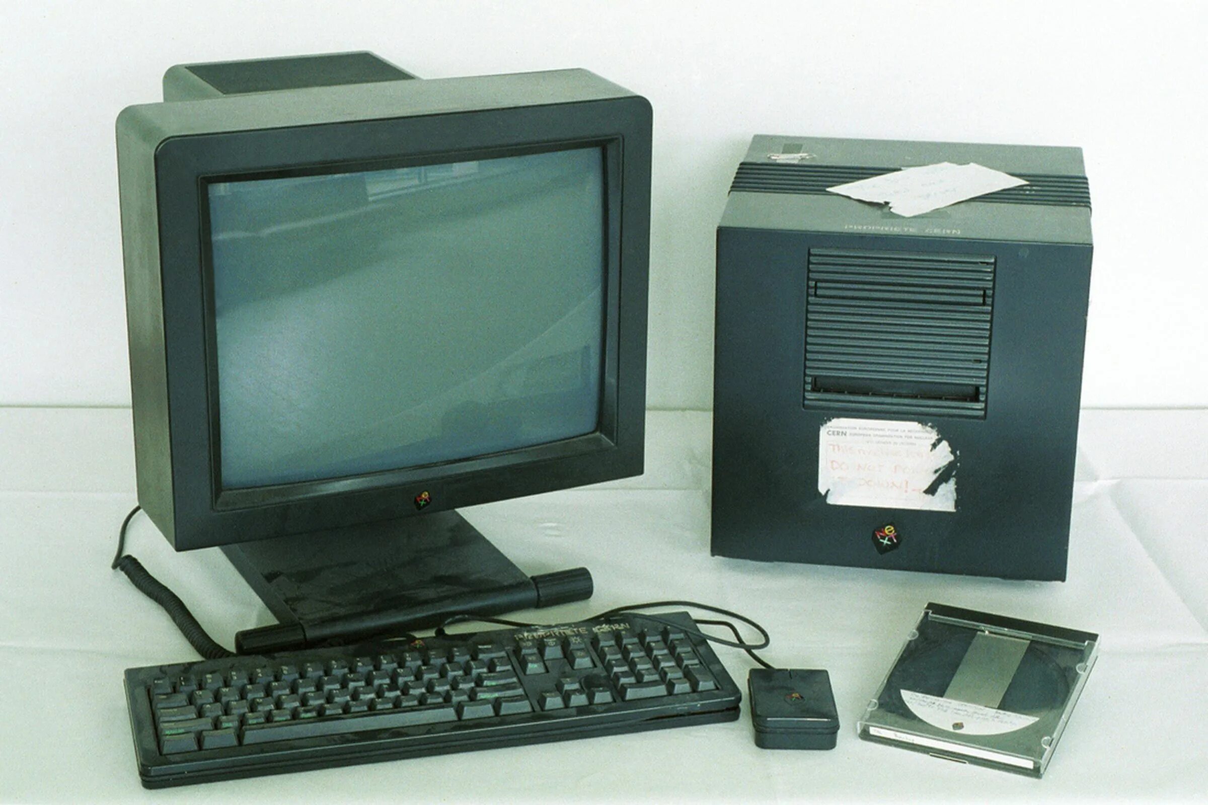 Компьютер. Первый компьютер. Первый компьютер в мире. Самый первый компьютер.