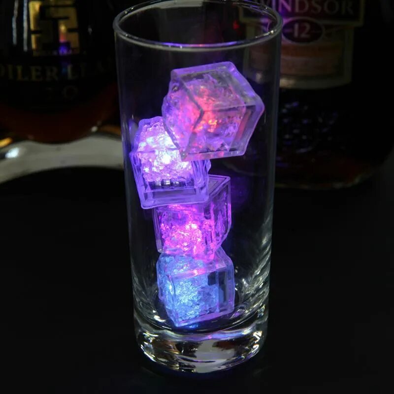 Светящаяся кость. Светящиеся кубики льда. Светящийся лед для коктейлей. Ледяные светящиеся кубики. Светящиеся кубики для коктейлей.
