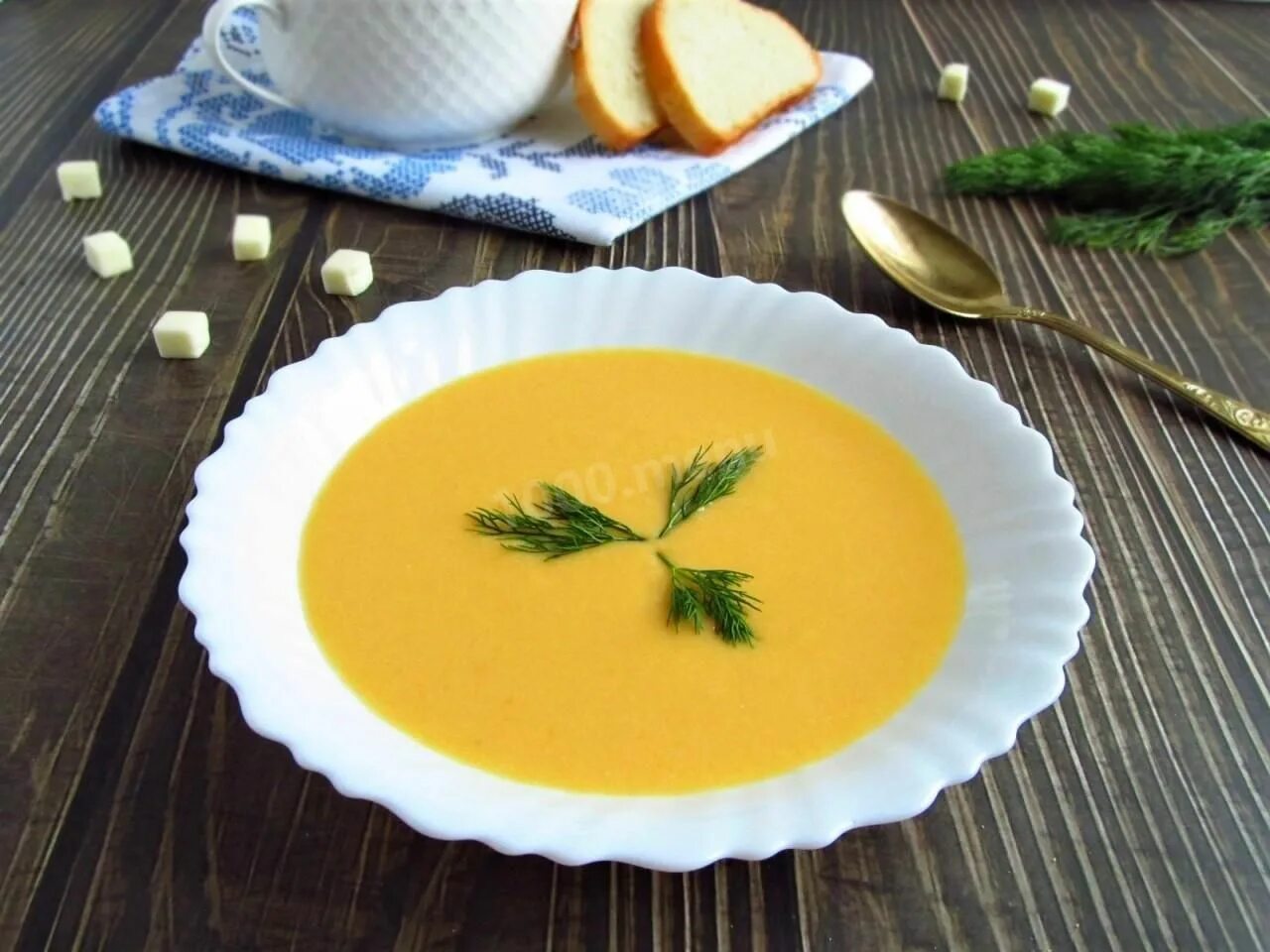 Суп пюре с сыром. Суп пюре сырный из плавленного. сырный суп пюре с курицей. сырный суп пюре из плавленных сырков. сырный суп пюре с плавленным сыром.