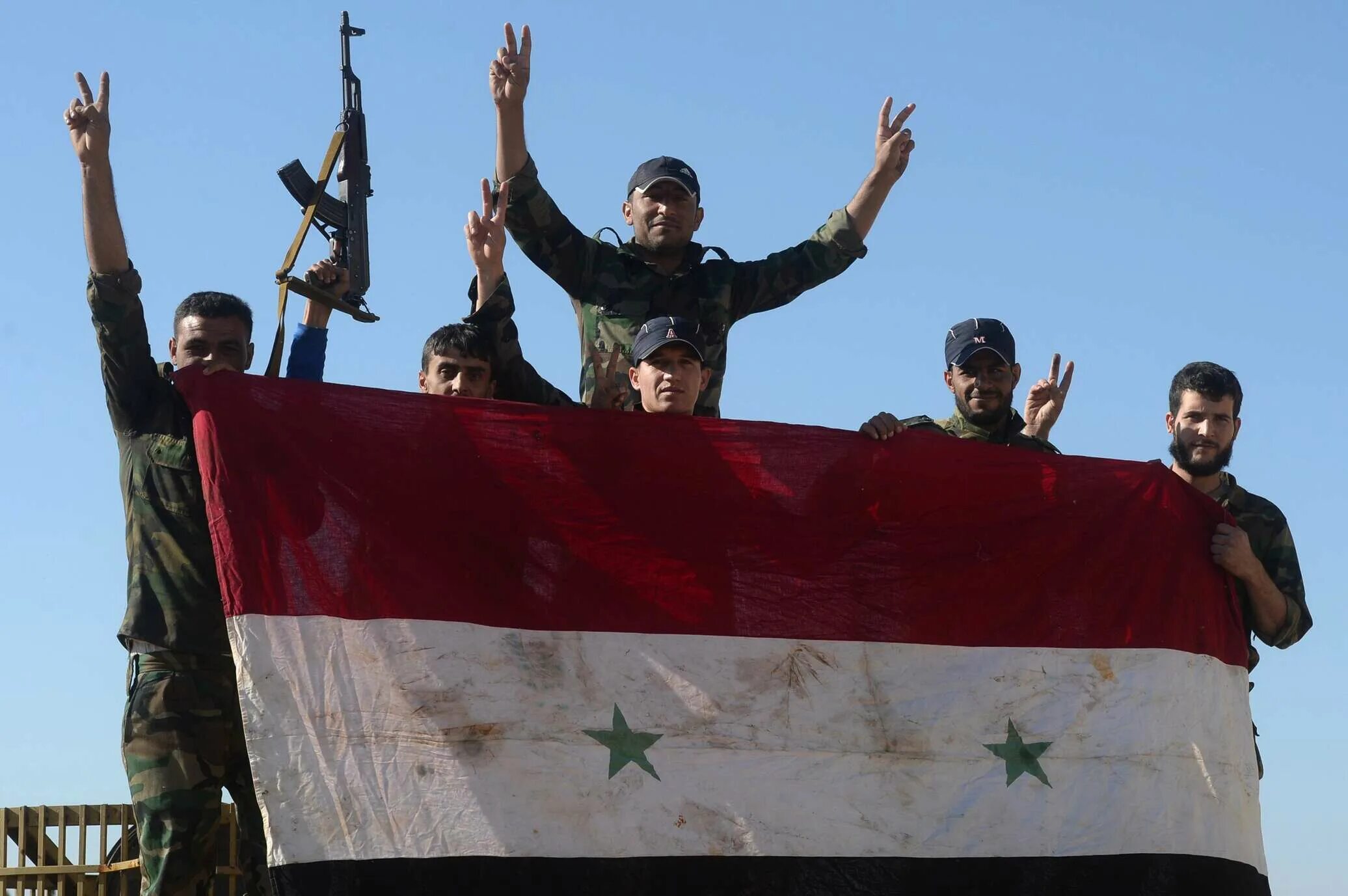 Атаки экстремистов. Аль-Кудс КСИР. Сирийская арабская армия (САА). День сирийской революции. Офицер сирийской армии.