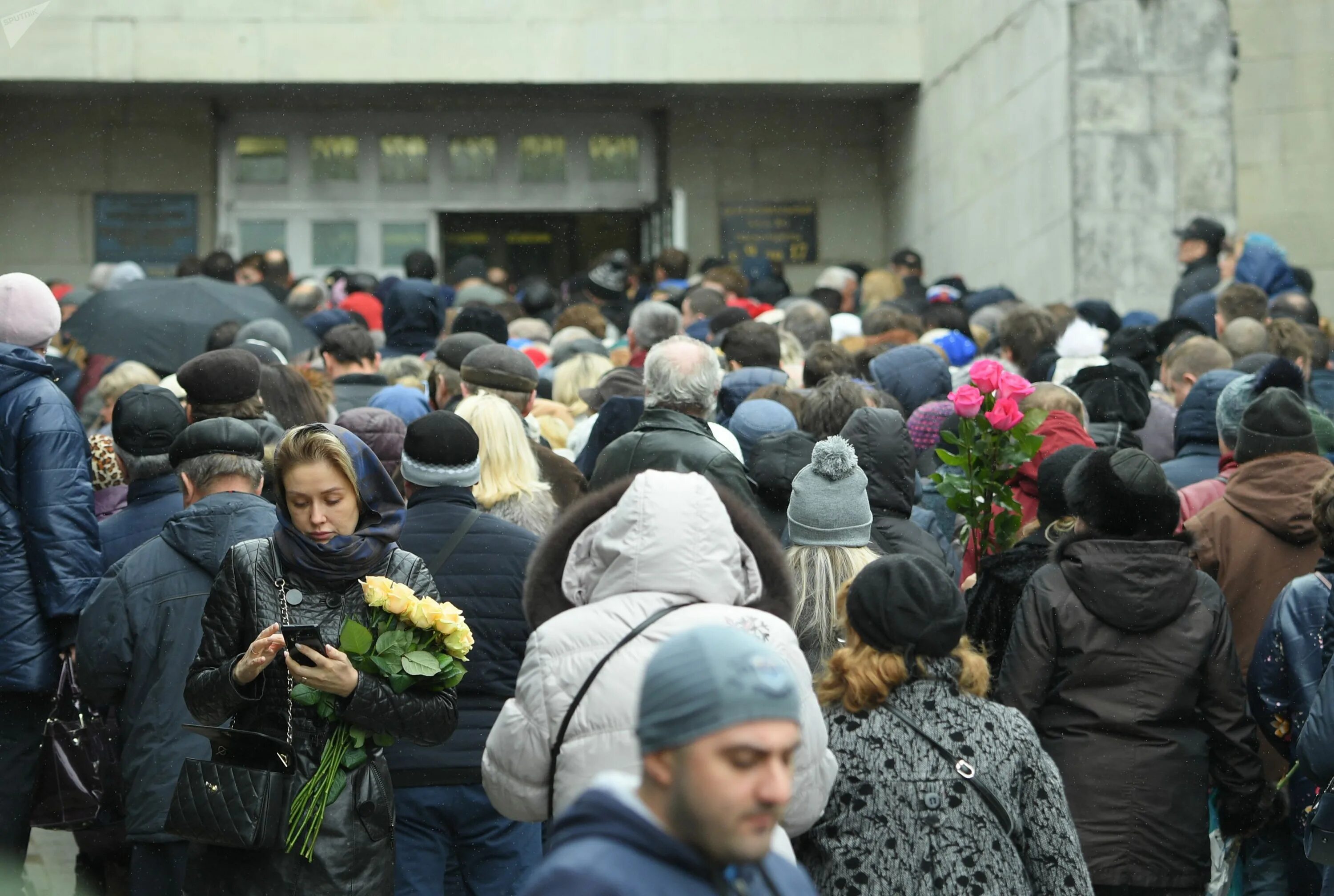 Где похоронят началову. Прощание с Юлией Началовой. Похороны Юлии Началовой фото. Прощание с Юлией Началовой в гробу. Могила Юлии Началовой.