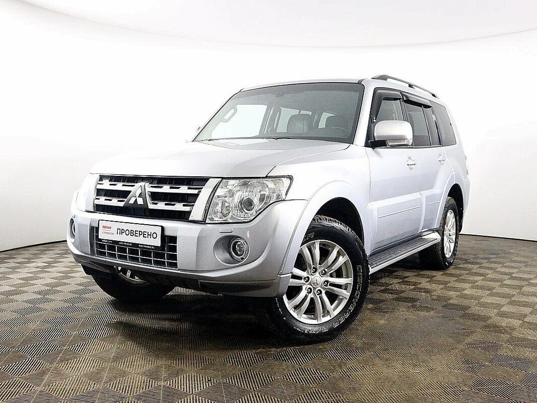 Mitsubishi pajero 2014