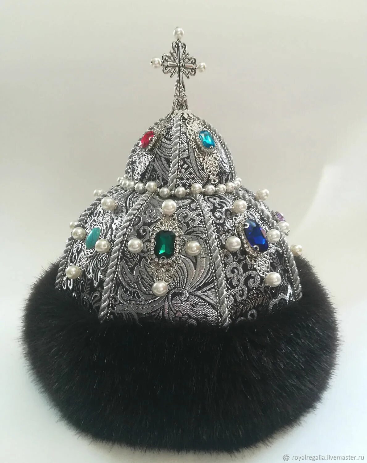 шапка мономаха в оружейной палате кремля. шапка мономаха скипетр и держава. сообщение о шапке мономаха. шапка мономаха сейчас. шапка мономаха вяз.