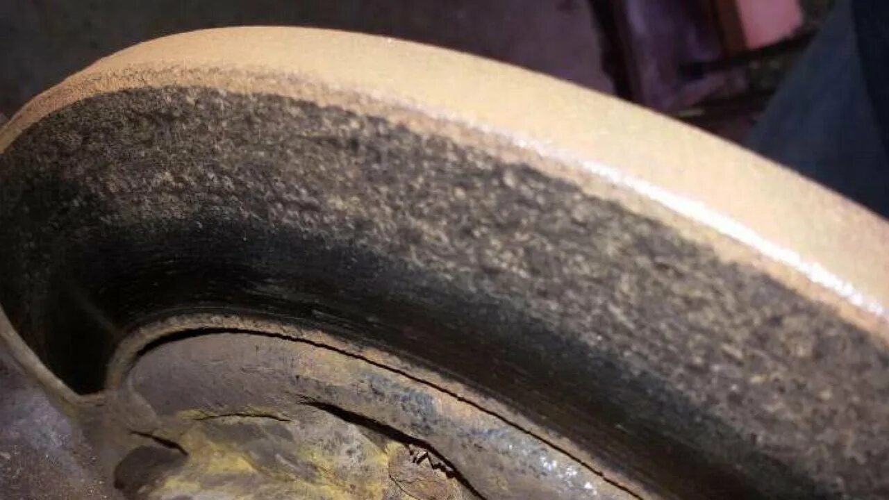 Вкладыши 1. Дополнительный износ. Износ шлифовального диска д600. Буртик на тормозном диске. Изнашивание деталей автомобиля.