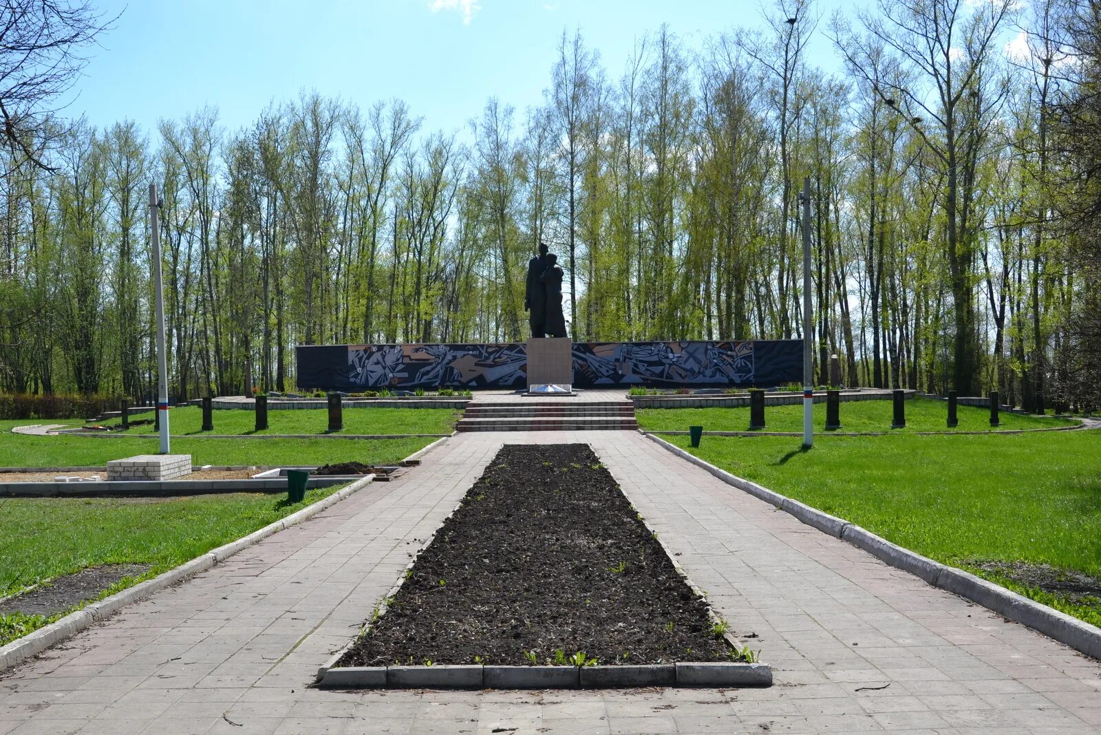 Поселок верховье орловской. Мемориал славы Верховье. Мемориал Верховье Орловская обл. Мемориал славы поселка Верховье Орловской. Верховье Орловская область парк.