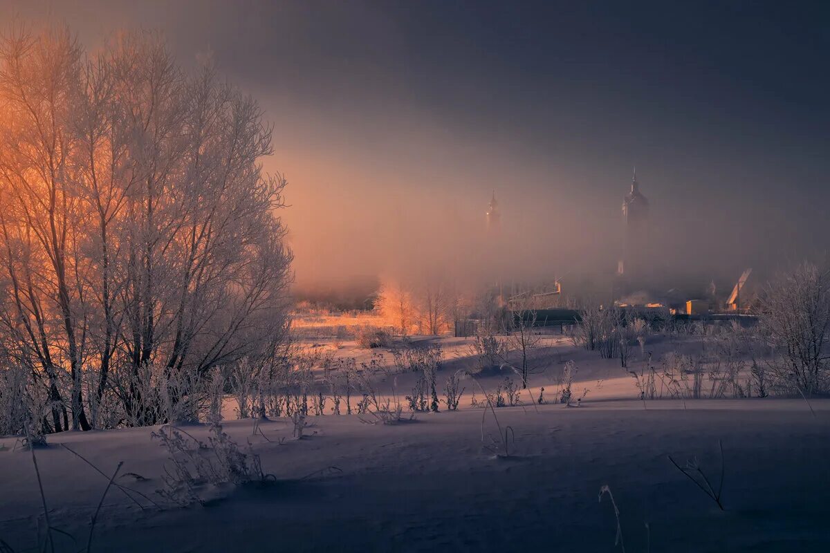 морозный дым. зима в деревне. зимняя дымка фото. рассвет зимой. зима туман.