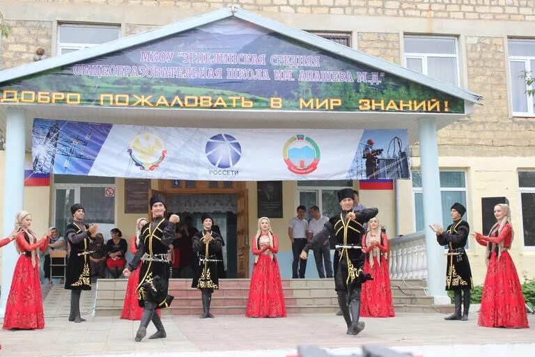 Село Эрпели Буйнакского района. Уллубий Буйнакский. Село Эрпели Буйнакского района школа. Мемориальный музей Уллубия Буйнакского.