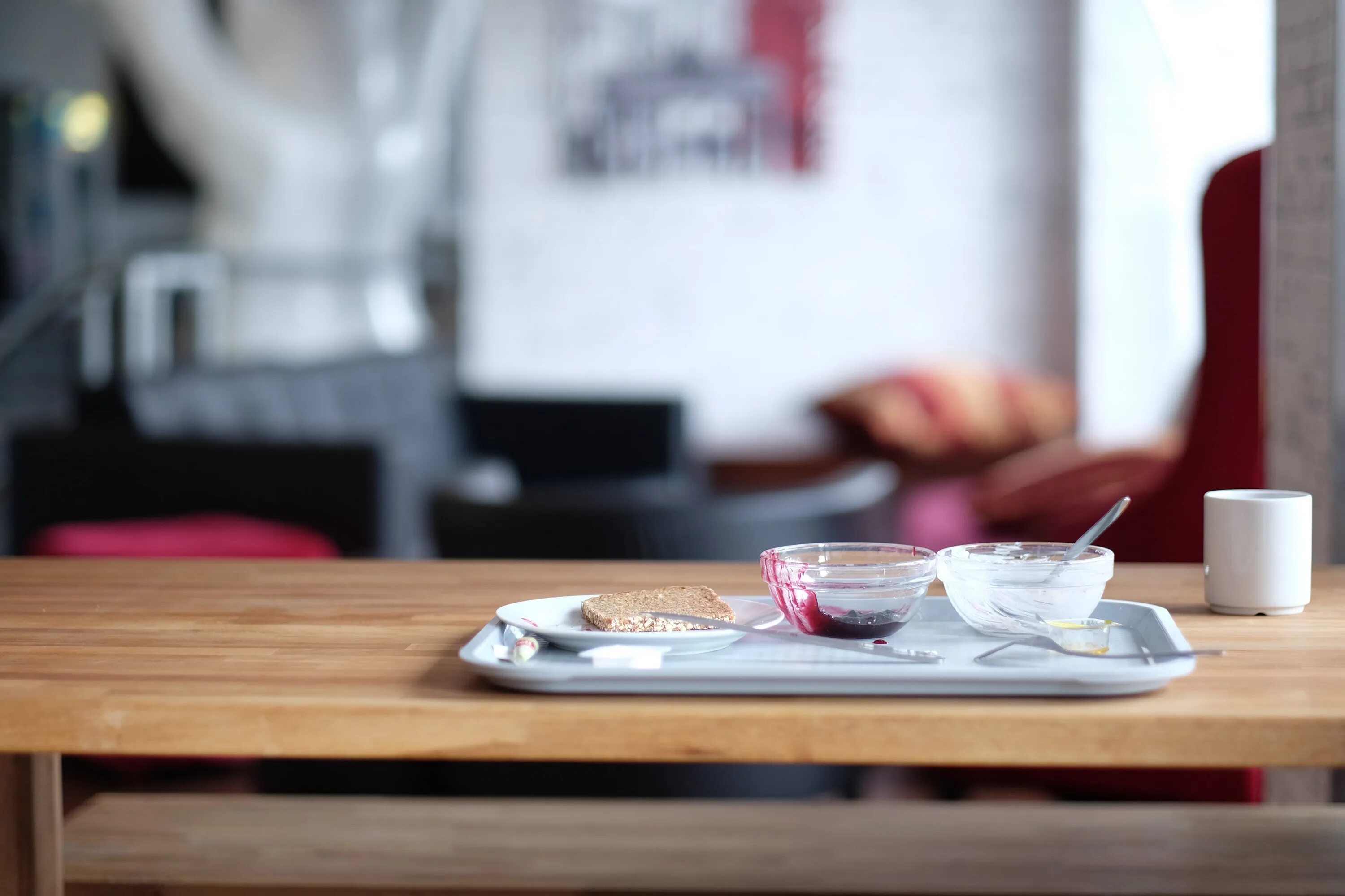 Стол новое слово. Чашка "на стол". Стол для кафе. Кухонный стол завтрак. Обеденный стол с едой.