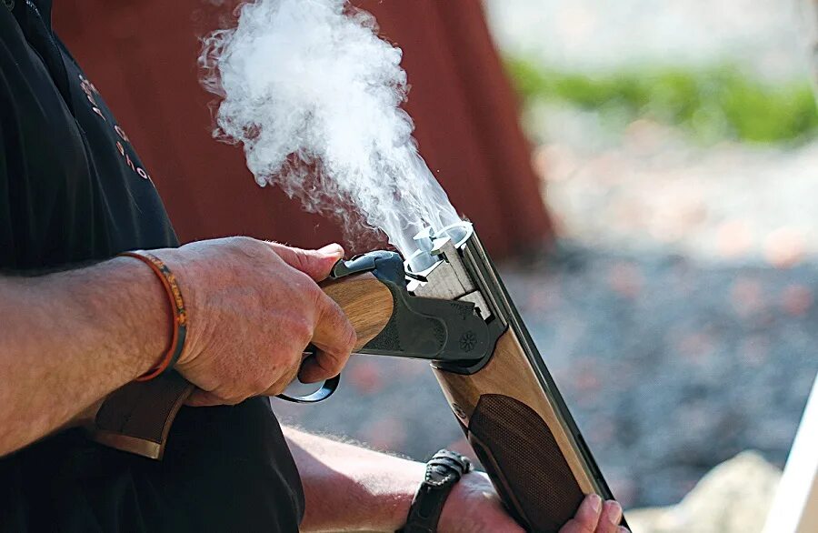 Выстрел из ружья звук слушать. Выстрел из пистолета ночью. Выстрел мушкета. Выстрел из ружья звук слушать. Шум винтовка.