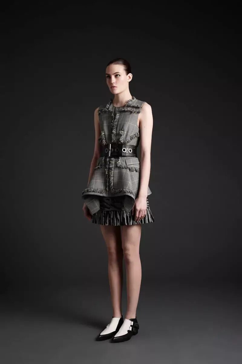 Коллекция Alexander MCQUEEN pre-Fall 2013. Маккуин осень 2013. Трикотажное платье MCQUEEN.