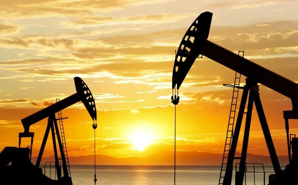 Газ нефть перспектива. Добыча нефти. Нефтяная вышка. Перспективы нефтяной отрасли. Нефтяная вышка на закате.