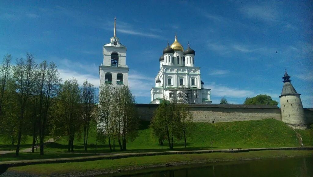 Достопримечательности пскова за 1 день. Псков туризм. Псковский кром псков. Псков изборск печоры. Туры в псков из санкт петербурга.