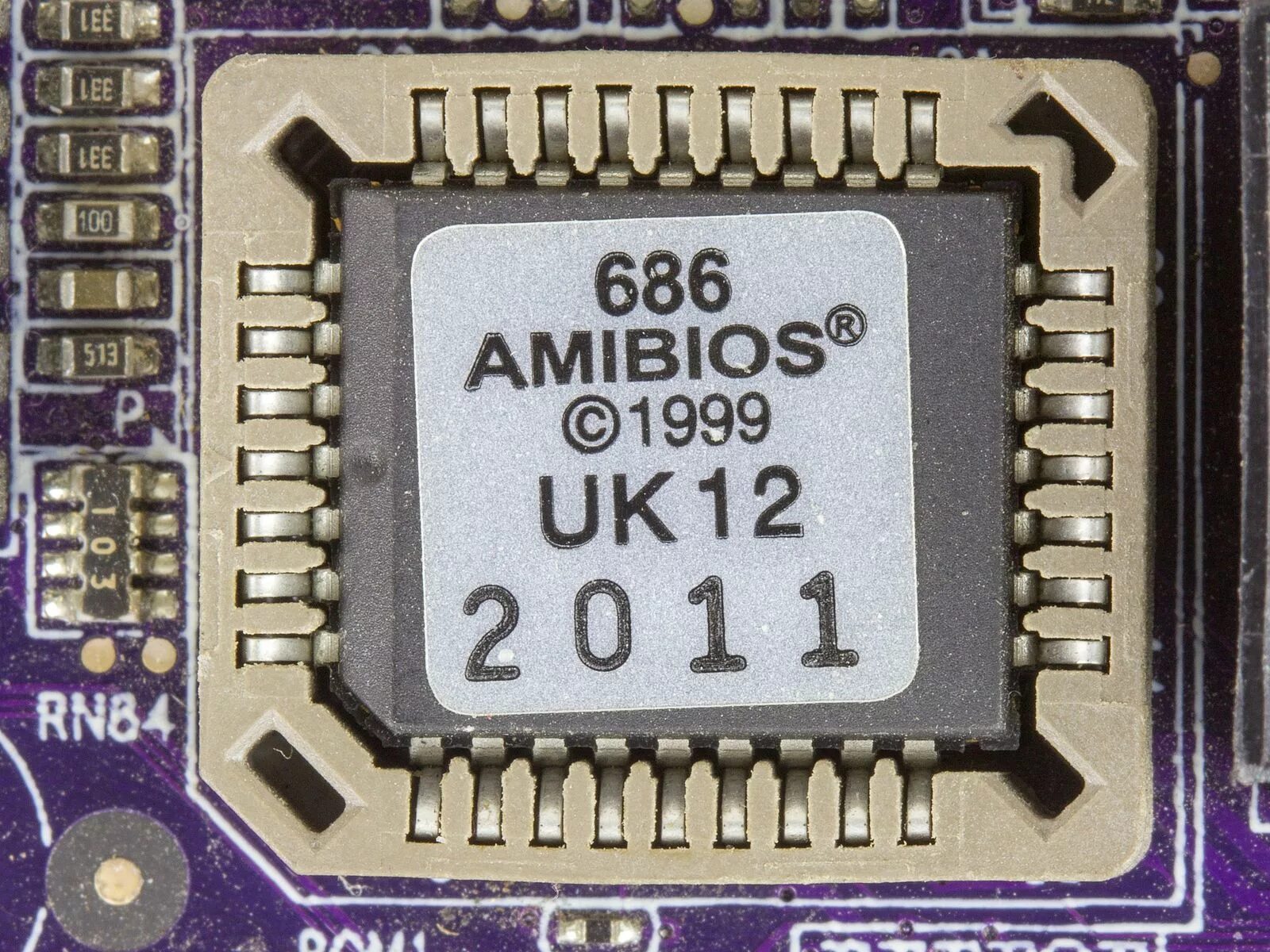 Ami bios обновление. Winbond w39v080apz. ami bios 686. микросхема биос. пзу bios.