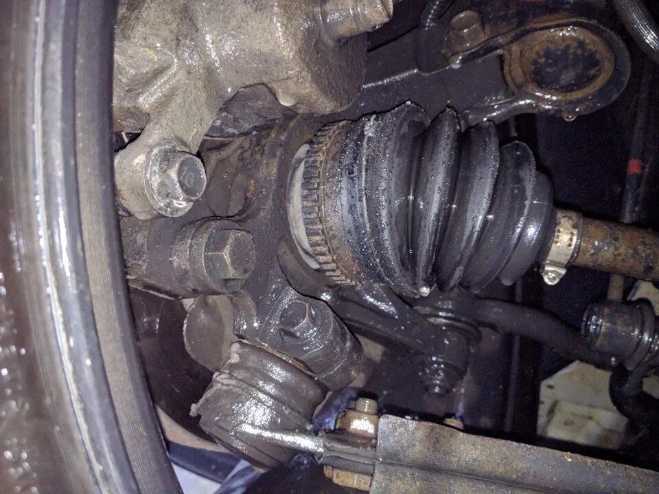 Выдавило смазку из пыльника. Пыльник внутреннего шруса прадо 150. выдавливает смазку из пыльника шруса w166. выдавило смазку из пыльника шруса. нейлоновые стяжки на пыльник шруса.