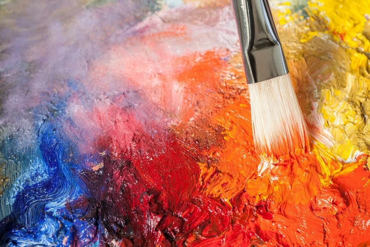 Желтая палитра с кисточкой. Палитра красок художника. Желтая краска в палитре художника 4. Масляные краски. Краски с кисточкой.