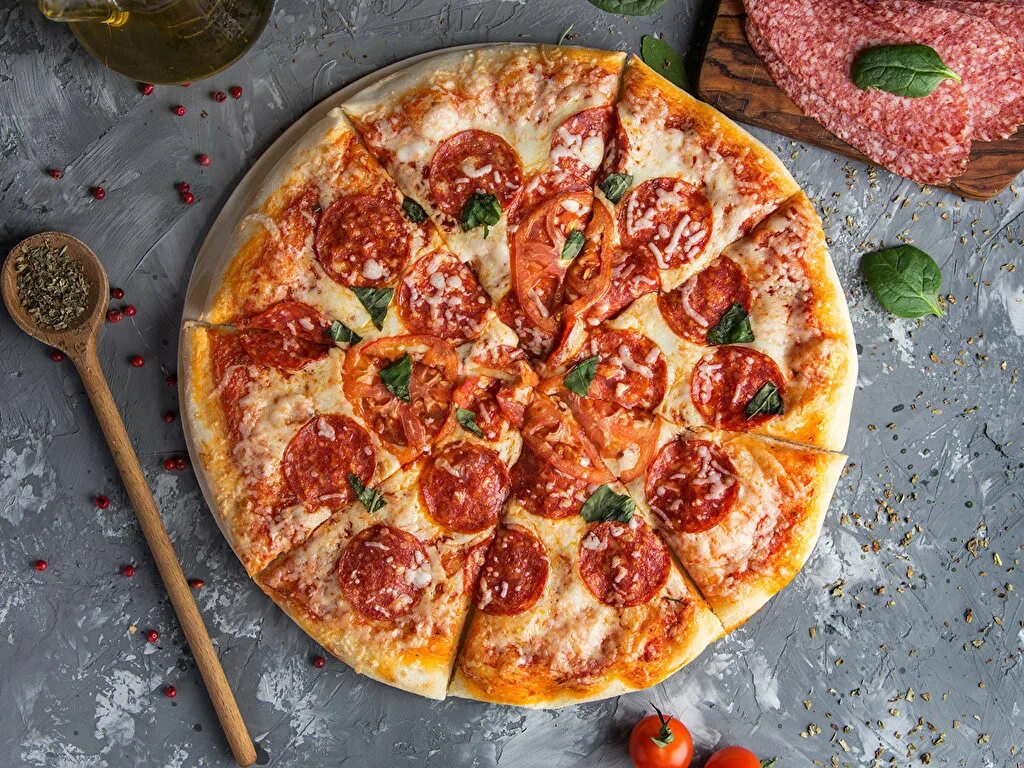 Пицца пепперони. Итальянская пицца пепперони. Пицца пепперони 40 см. Пошаговый рецепт пиццы пепперони