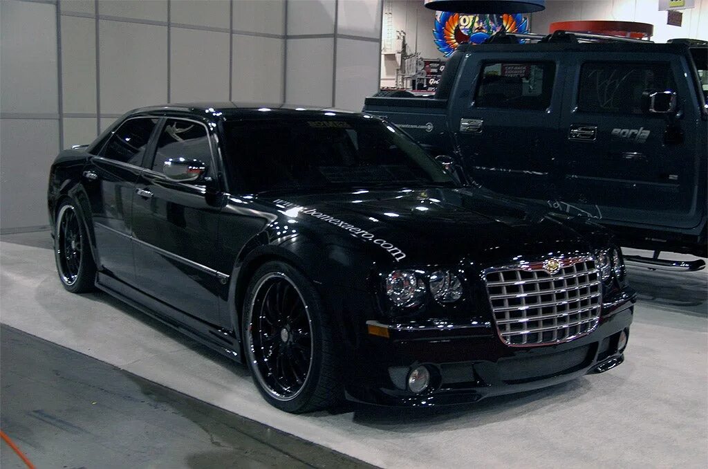 Танк 300 тюнинг купить. Chrysler 300c. Крайслер 300с srt8. Chrysler 300c Black. Chrysler 300c v8.