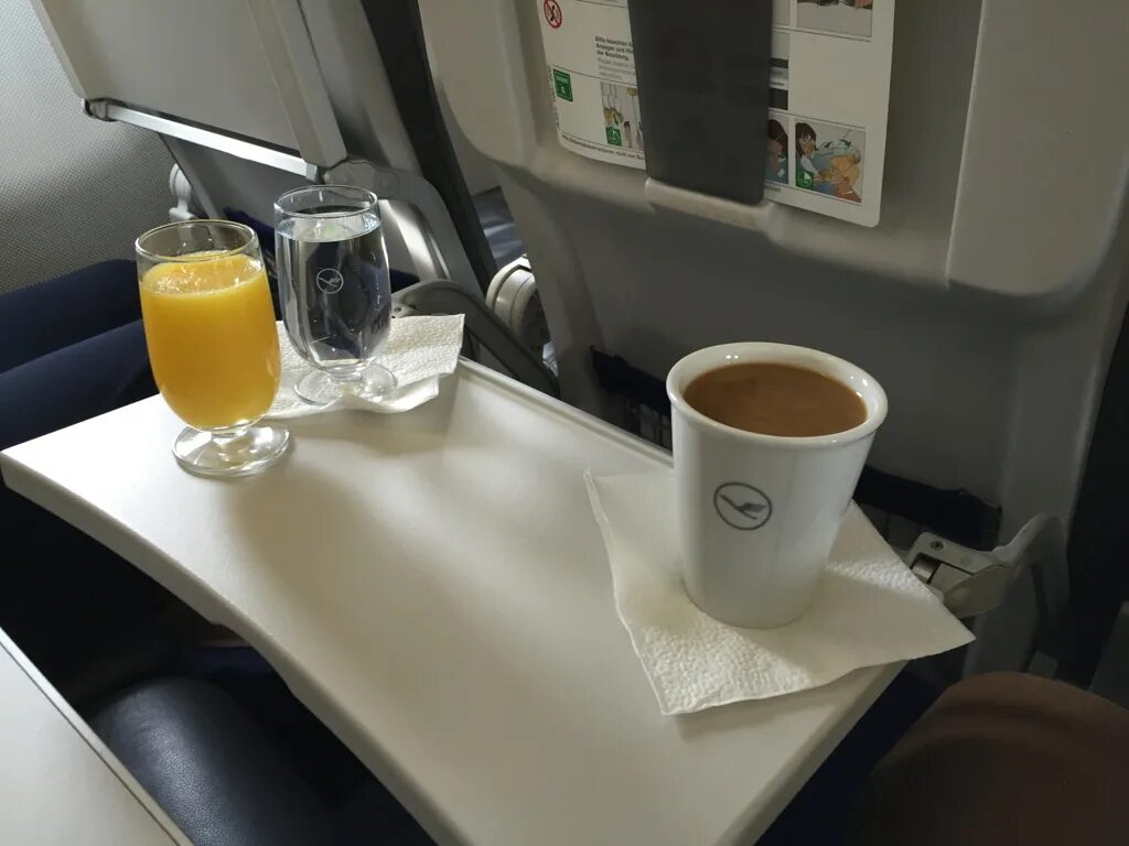 Lufthansa бизнес класс. Lufthansa Business class food. 1980-Е бизнес класс Люфтганза. Ложки Люфтганза. Cup класс