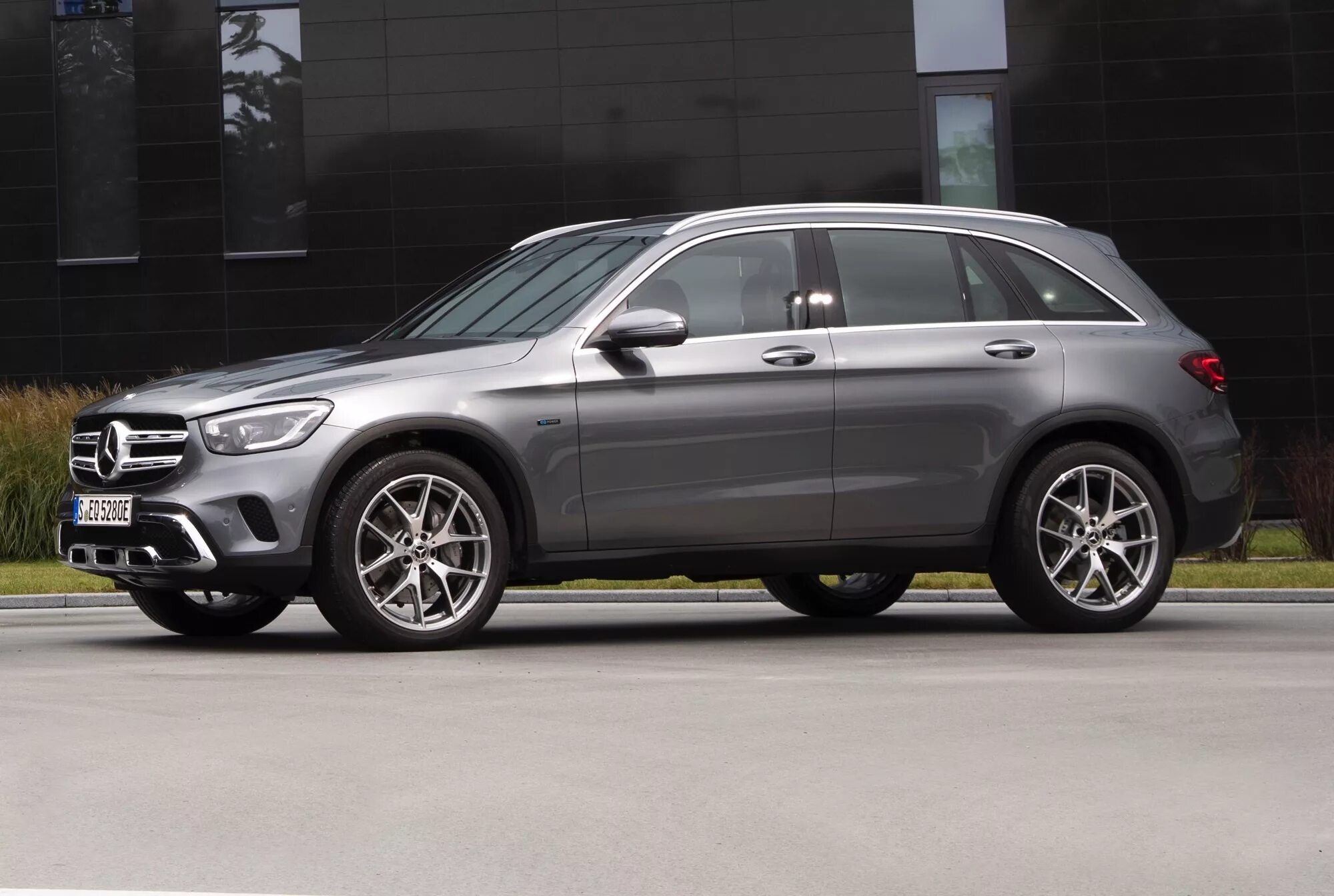 Glc mm. Мерседес кроссовер glc 2025. мерседес кроссовер glc 2025. мерседес кроссовер glk 2025. mercedes glc 350e.