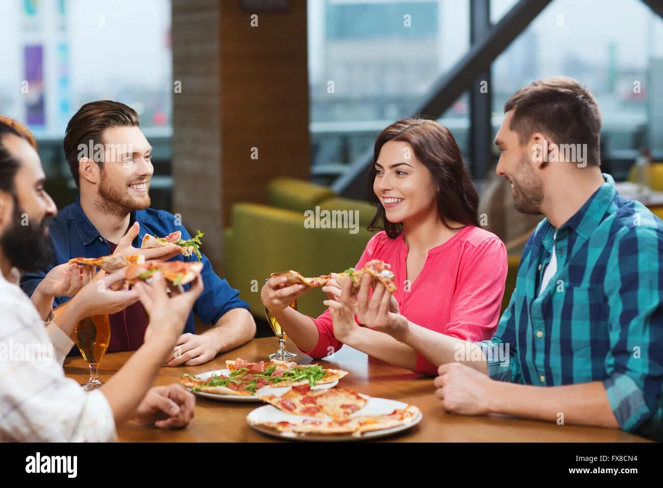 Компания в ресторане. Довольные посетители кафе. Reservation system restaurant. Ресторан с посетителями. Обнимашки с официанткой под столом в ресторане гифки.