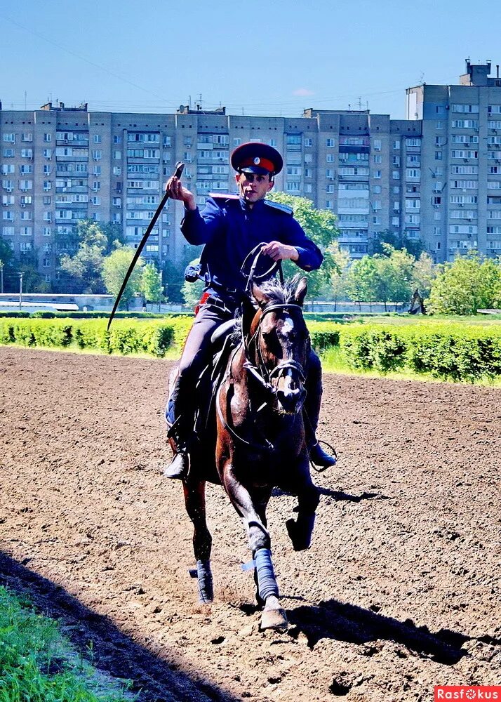 фестиваль казачьей культуры "cибирь казачья". казачья фланкировка. донской казак на коне с шашкой. казак на коне с шашкой. донской казак атаман.