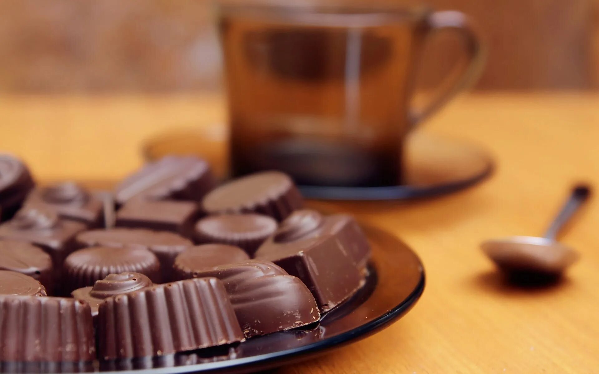Шоколадные конфеты. Конфеты шоколад. Чай с шоколадом. Чай с конфетами. Шоколад сладкий чай