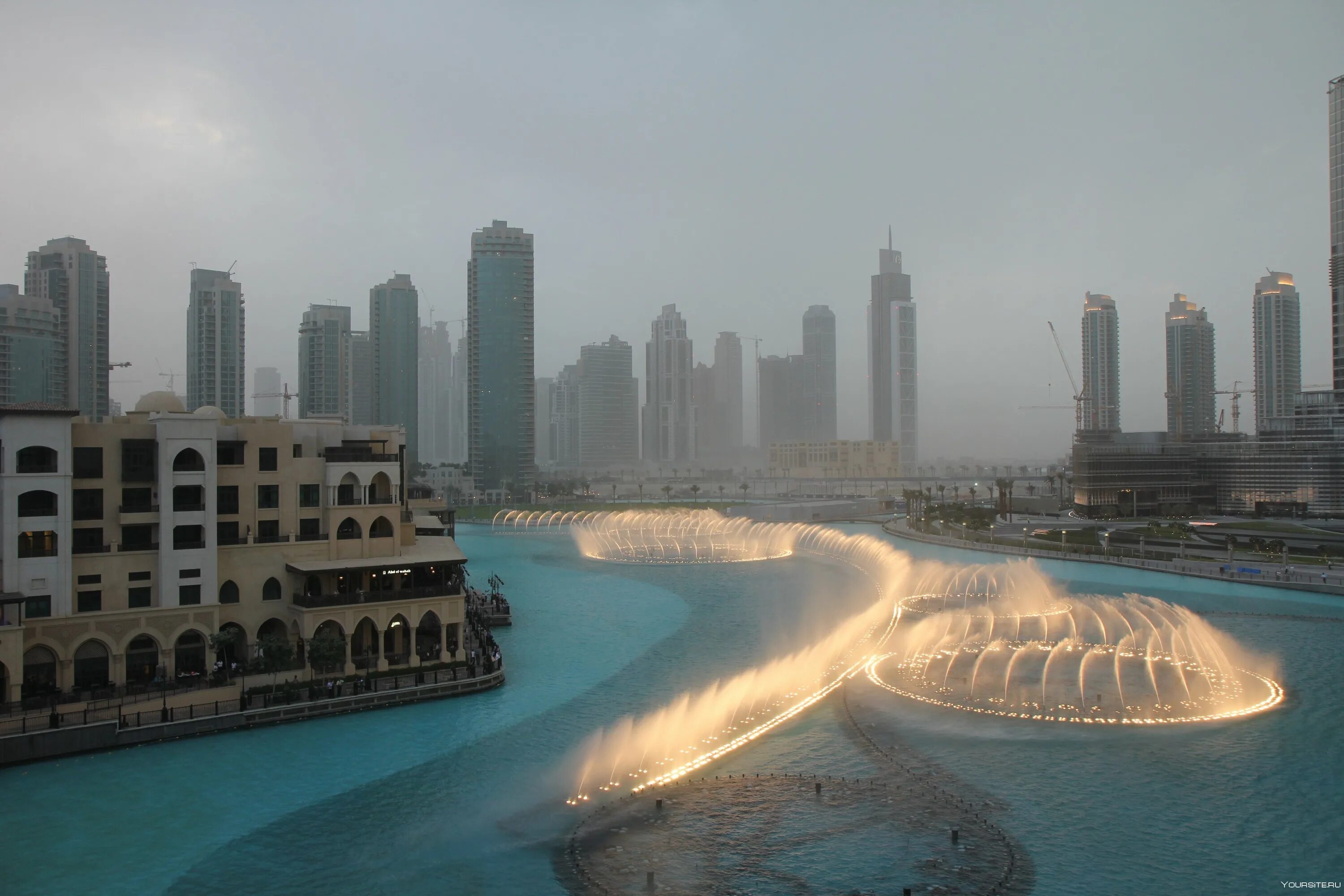 Дубай это оаэ. Дубай достромичательности. Шарджа Дубай. Фонтан Дубай Объединённые арабские эмираты. Главная достопримечательность Дубая.