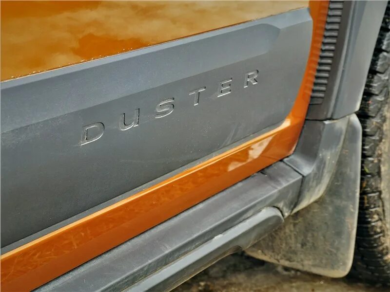 Накладки дастер 2. Молдинг переднего бампера Renault Duster 2021. Duster 2021 накладка заднего бампера. Накладка на Renault Duster 2021. Накладка на 5 дверь Renault Duster.
