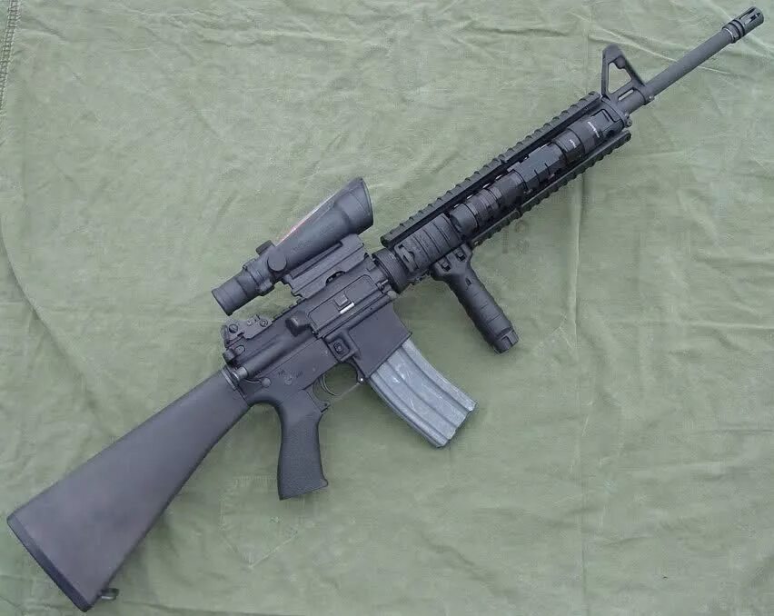 Что дает м 16. M-16 штурмовая винтовка. M16a4 штурмовая винтовка. М16а4. М-16 автомат Калибр.