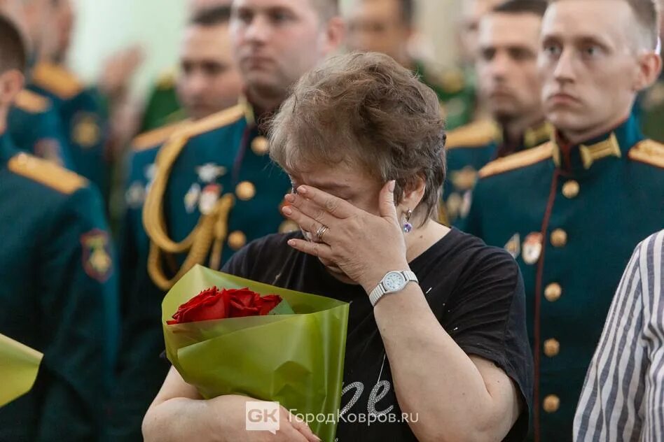 Вдова военнослужащего получать. Награждение посмертно. Подполковник. Вручение посмертных наград. Вручение ордена Мужества посмертно Челябинск.