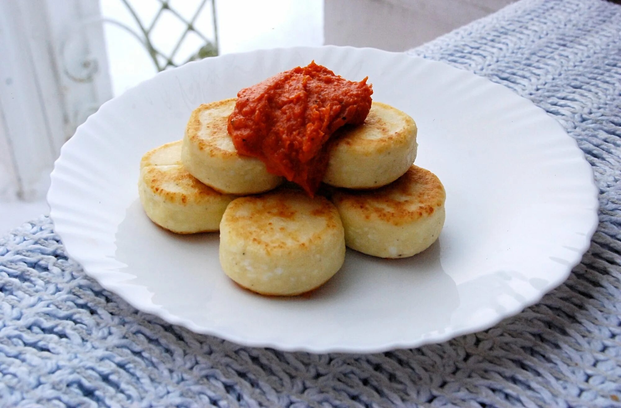 на каком огне жарить сырники