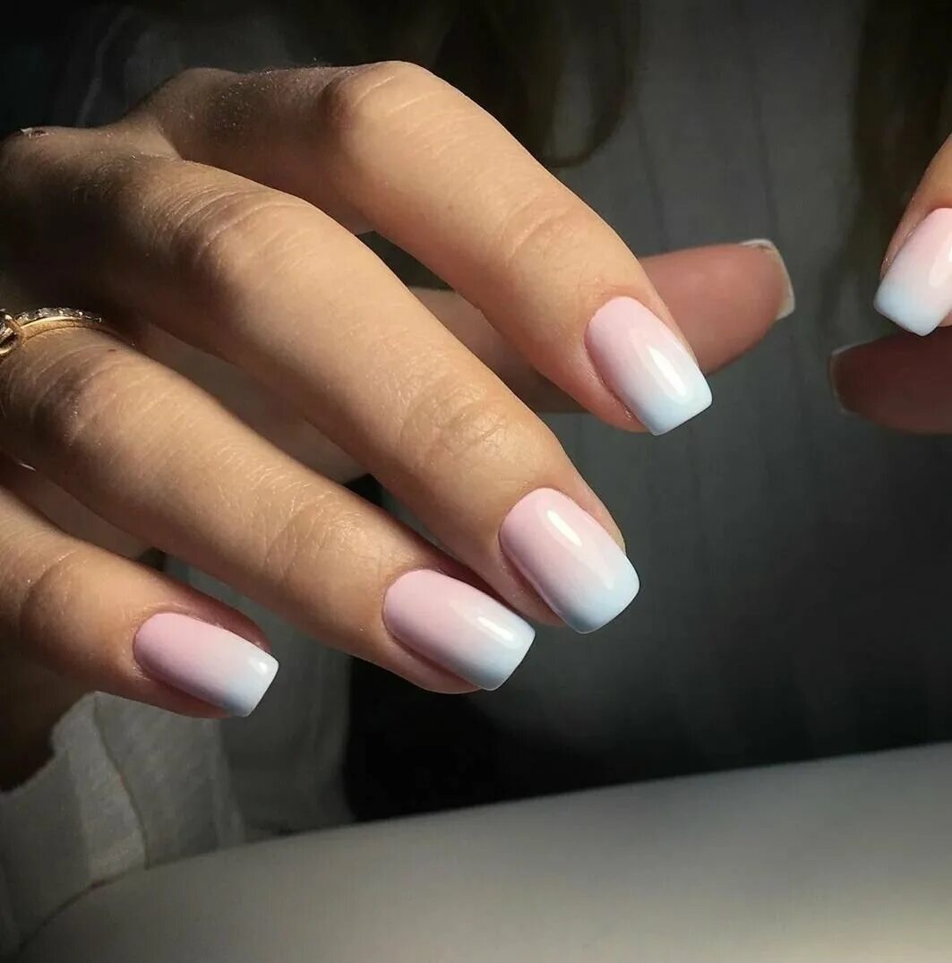 Омбре на короткие ногти. Френч омбре на ногтях. Маникюр омбре розовый с белым. Маникюр омбре на короткие ногти. Светлый градиент на ногтях.