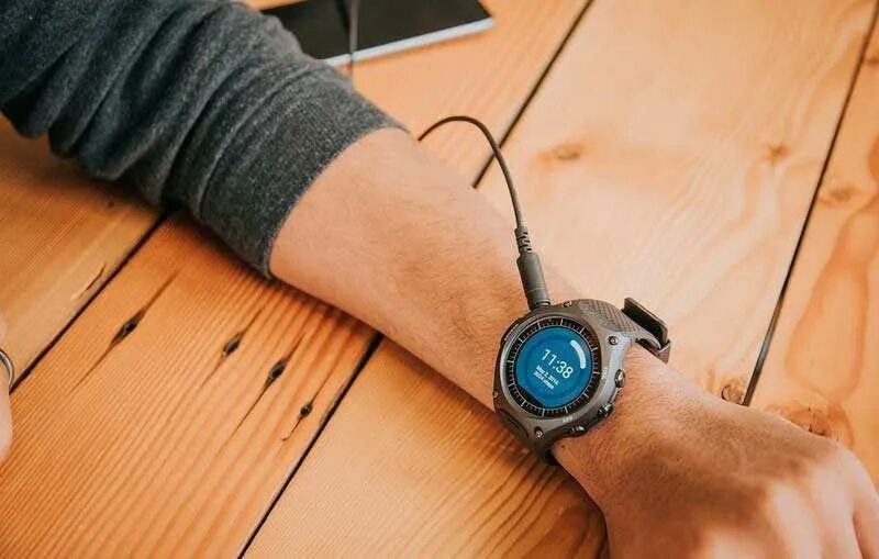 Лучшие смарт часы до 10000. Casio wsd-f10. финские часы chw.