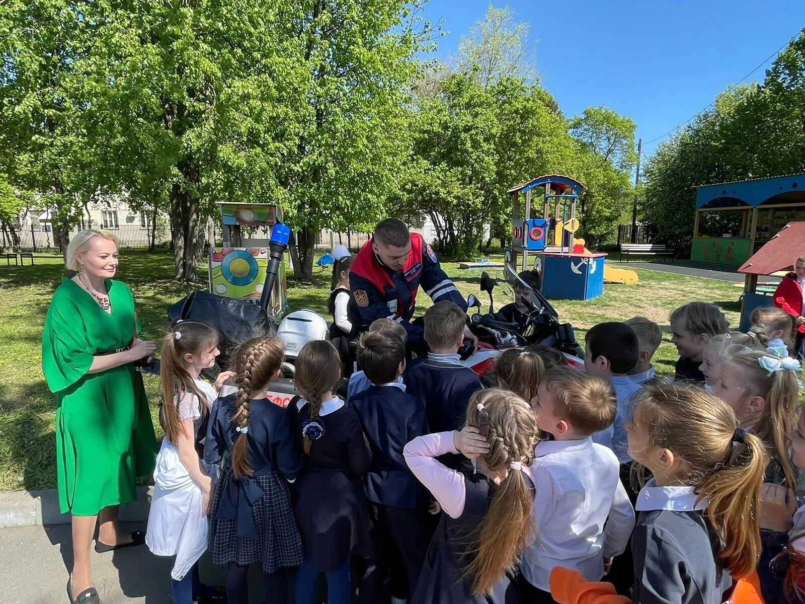 Занятия по эвакуации. Противопожарная тренировка. Эвакуация детей из школы. Эвакуация людей. Детский сад 250 спб.