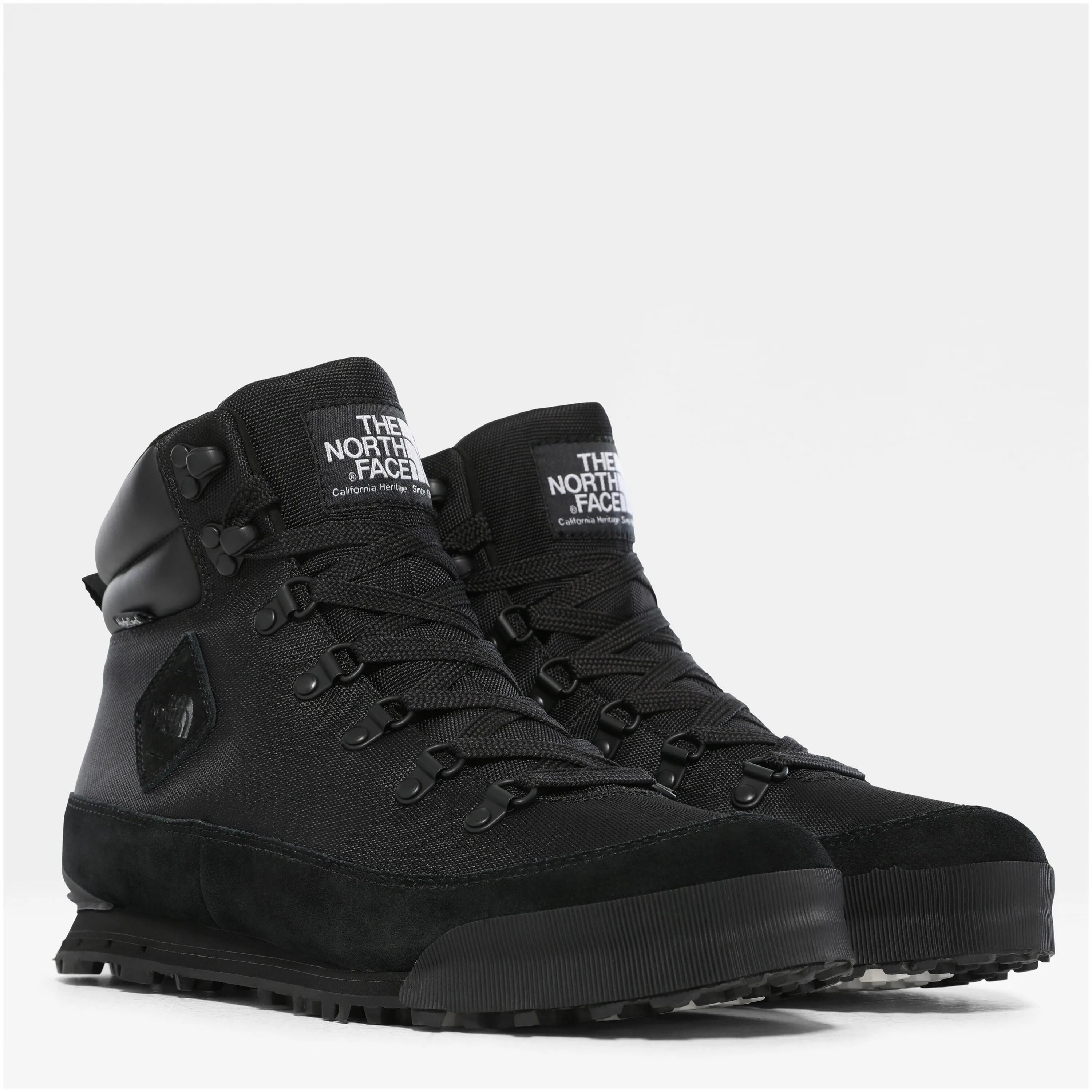 Tnf kaws пуховик. The nord face одежда и обувь. The north face chilkat iii boots. Зимние ботинки the north face thermoball lifty ii. Тапки the north face thermoball.